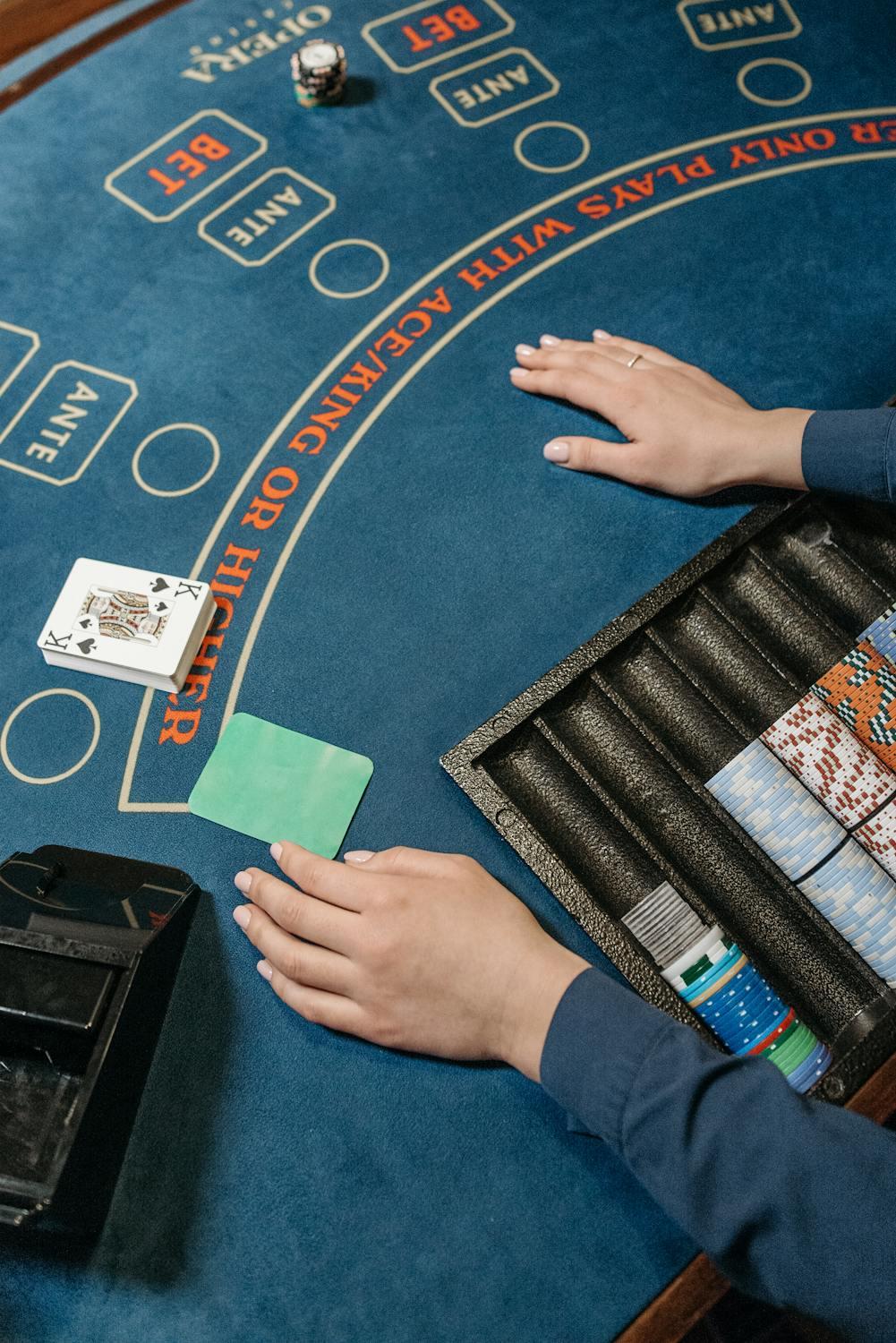 Khám phá game Aces & Eights với 1 Hand và những bí quyết thắng lớn tại Aces & Eights